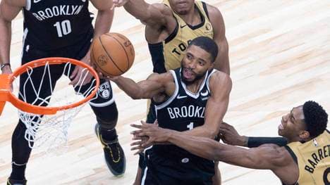 Mikal Bridges (m.) in Diensten der Brooklyn Nets