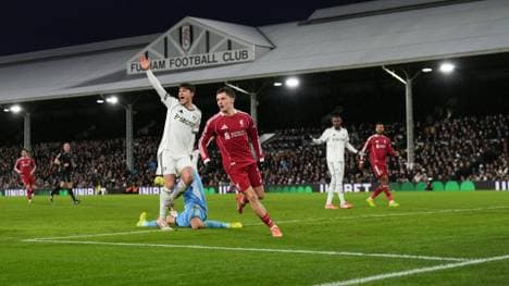 Florian Wirtz lässt Bernd Leno keine Chance