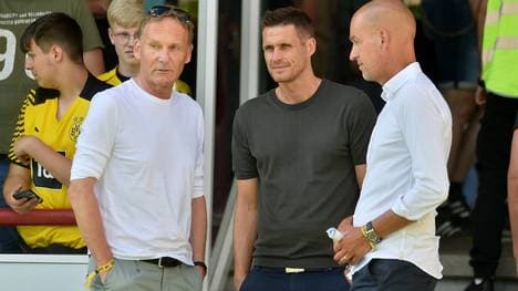 Geschäftsführer Carsten Cramer (r.) ist beim BVB für das Marketing und Sponsoring zuständig