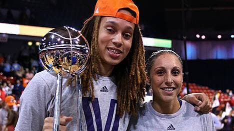 Diana Taurasi (r.) wurde zur wertvollste Spielerin der Finals gekürt