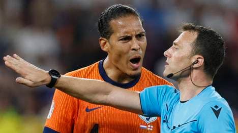 Virgil van Dijk geriet im EM-Halbfinale mit Felix Zwayer aneinander