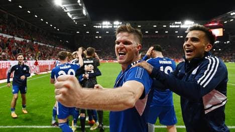 Doppelpack und Last-Minute-Erlösung: Marius Bülter (l.) ist Schalkes Held in Mainz