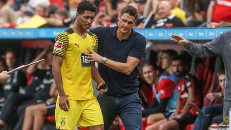 Die Stars von Borussia Dortmund um Jude Bellingham (l.) haben mit BVB-Sportdirektor Sebastian Kehl eine Meisterschaftsprämie ausgehandelt