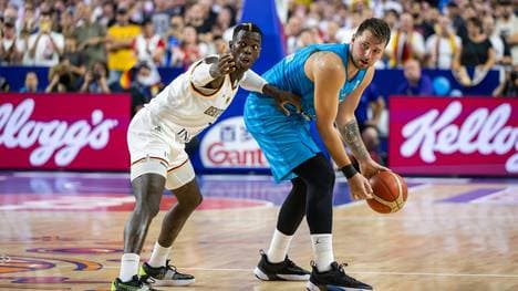 Luka Doncic (r.), hier gegen Dennis Schröder
