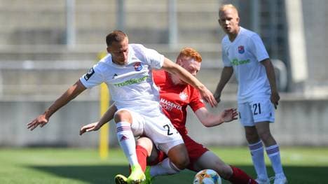 Die SpVgg Unterhaching (weiß) gewann beim FC Bayern II