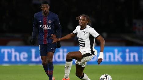 Jérémy Jacquet (r.) im Duell mit Ousmane Dembélé 