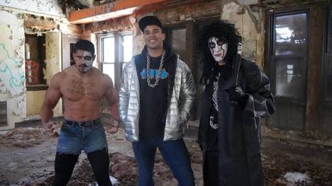 Das Duo The Acclaimed (Anthony Bowens, l., und Max Caster, M.) veralberte bei AEW Rampage Darby Allin und Sting