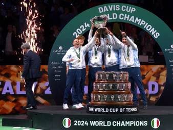 Der 23-Jährige hat 2024 auf dem Platz absolut überzeugt - trotzdem war es für Sinner auch ein schwieriges Jahr.