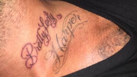 David Beckhams präsentiert sein neues Tattoo