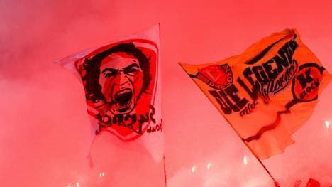 Pyrotechnik im Fanblock von Dynamo