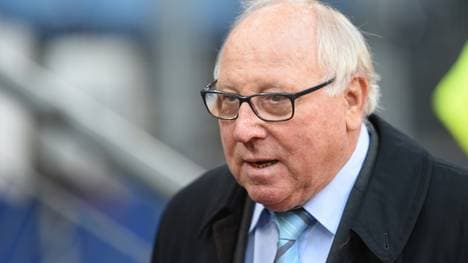 Hamburger SV: HSV-Idol Uwe Seeler verzichtet auf Rücken-OP, Uwe Seeler hat nach einem Autounfall Probleme mit dem Rücken