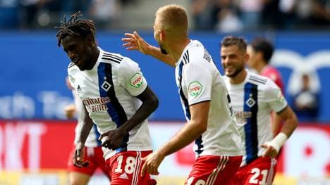 Bakery Jatta (links) erzielt seinen ersten Treffer der Saison beim 3:0-Heimsieg gegen Hannover 96