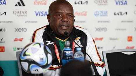 Bruce Mwape sieht sich mit brisanten Fragen konfrontiert