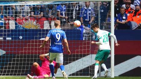 Ilia Gruev (r.) trifft zum 1:0 gegen Schalke