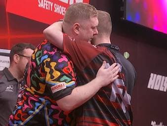 Ricky Evans schlägt Florian Preis bei der European Darts Trophy mit 6:0 und verpasst Preis bei seinem Debüt einen White Wash.