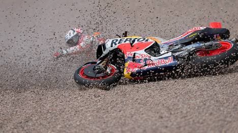 Liqui Moly Motorrad Grand Prix Deutschland 2023 17.06.2023, Sachsenring, Hohenstein-Ernstthal, Liqui Moly Motorrad Grand Prix Deutschland 2023 , im Bild Sturz von Marc Marquez aus Spanien, Repsol Honda Team *** Liqui Moly Motorcycle Grand Prix Germany 2023 17 06 2023, Sachsenring, Hohenstein Ernstthal, Liqui Moly Motorcycle Grand Prix Germany 2023 , in the picture crash of Marc Marquez from Spain, Repsol Honda Team nordphotoxGmbHx xBratic nph00250
