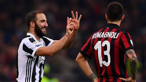 Gonzalo Higuain (l.) wechselt zum AC Milan