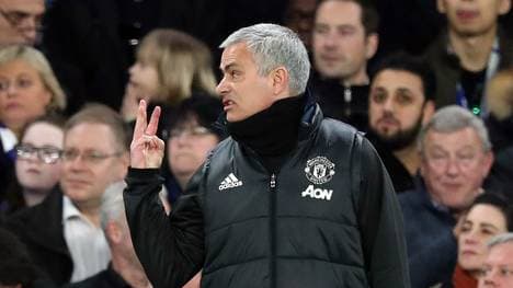 Jose Mourinho von Manchester United vor Chelsea-Fans