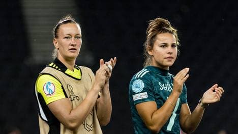 Almuth Schult (l.) wird Expertin bei DAZN