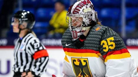 Deutschlands Goalie Sandra Abstreiter 