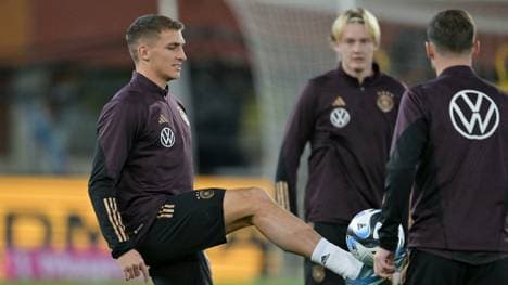 Grischa Prömel (l.) im DFB-Kreis