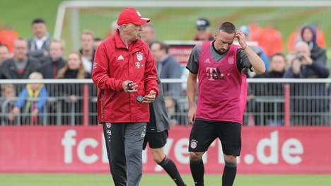 Carlo Ancelotti (l.) ärgerte sich über Franck Ribery