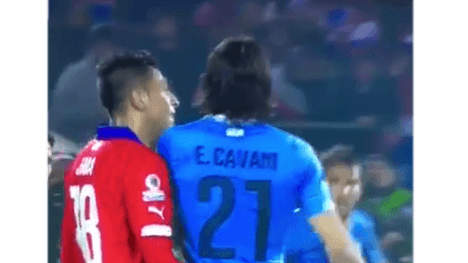 Gonzalo Jara gegen Edinson Cavani