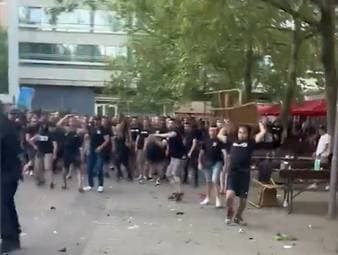 In der Leipziger Innenstadt kam es vor dem Finale der UEFA Conference League zu gewaltsamen Auseinandersetzungen zwischen den Fanlagern von Rayo Vallecano und Crystal Palace. Dabei eskalierte die Situation zwischen den Anhängern beider Teams.