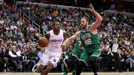 Bradley Beal (l.) und die Wizards treffen auf Boston