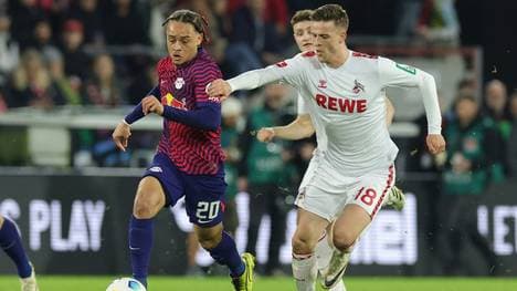 Außenverteidiger Carstensen (r.) wechselt nach Dänemark 