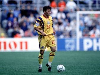 Er gilt als einer der größten Fußballer Osteuropas, gewann Titel in Rumänien, Spanien, der Türkei und verhalf Galatasaray zum größten Erfolg der Vereinshistorie. Viele sehen ihn bis heute unumstritten als Legende. Das ist seine Geschichte.