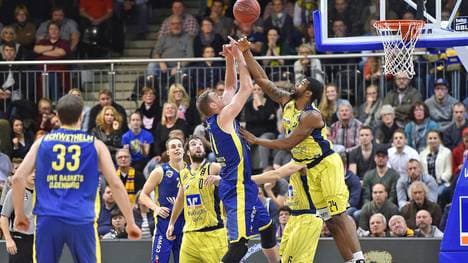 Brian Qvales Oldenburger mussten sich D.J. Covington (r.) und Phoenix Hagen geschlagen geben