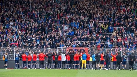 Rund 2000 Fans begleiteten den FCH nach Berlin