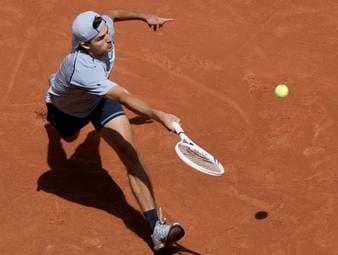 Kollision mit Schiri-Stuhl: Schmerzhaftes Aus für Tennisprofi