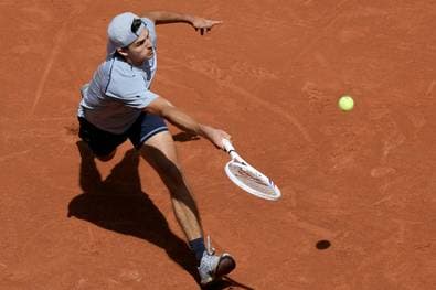 Kollision mit Schiri-Stuhl: Schmerzhaftes Aus für Tennisprofi