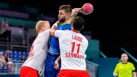 Aleks Vlah (m.) wurde kurz vor Schluss gefoult