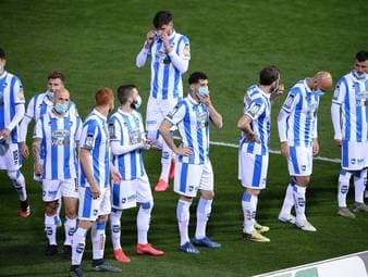 Italien: Team läuft mit Mundschutz ein