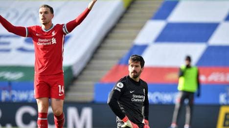 Allison Becker (r.) patzt schwer: Liverpool verliert auch gegen Leicester