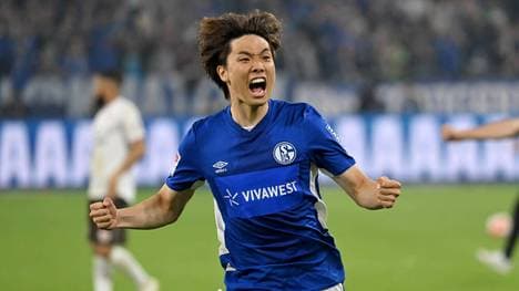 Ko Itakura wechselte vor einem Jahr auf Leihbasis von Manchester City zu Schalke 04 und spielte sich schnell in die Herzen der Fans