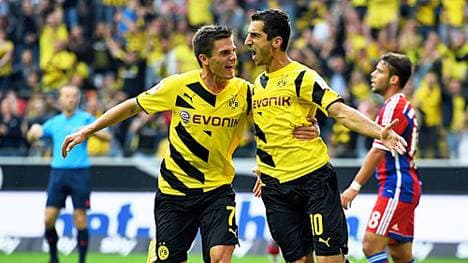 Der Armenier (r.) geht in den Sechzehner, wird geblockt, doch im zweiten Versuch schlägt der Ball im Tor ein. Entsprechend euphorisch dreht der 25 Jahre alte Mittelfeldstratege, der in der Vorsaison oft genug wegen Passivität auf dem Platz kritisiert wird, ab. Der erste Gratulant an seiner Seite ist Mannschaftskollege Jonas Hofmann. Der Signal Iduna Park jubelt