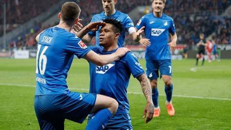 Gift Orban trägt das Trikot der TSG Hoffenheim