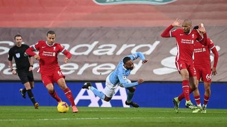 Die Schiedsrichter schauen in Zukunft bei fallenden Spielern im Strafraum noch genauer hin