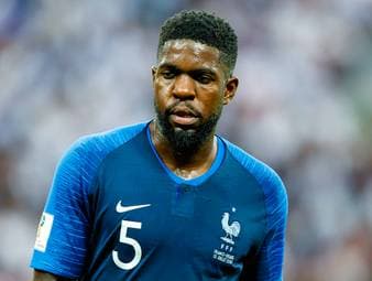 Samuel Umtiti köpfte Frankreich ins WM-Finale und wurde anschließend Weltmeister. Dafür opferte er langfristig eine potenzielle Weltkarriere beim FC Barcelona. Die Karriere des Franzosen nahm nach der WM 2018 eine turbulente Richtung. Das macht er heute. 
