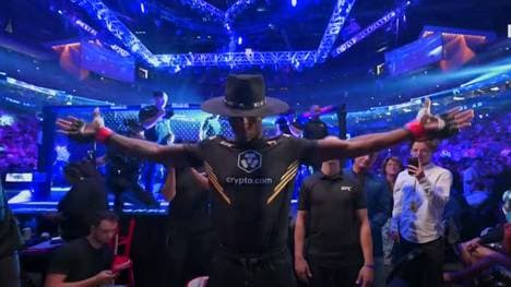 Israel Adesanya macht den Undertaker