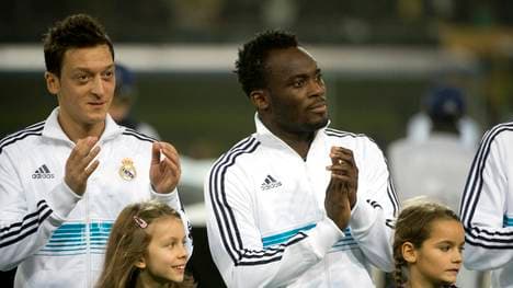 Michael Essien (r.) spielte bei Real an der Seite von Mesut Özil