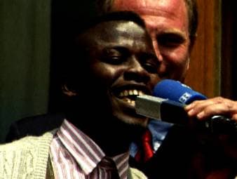 Sammy Kuffour gilt bis heute als Kultfigur und Vereinslegende des FC Bayern. Seine Leistungen schwankten zwischen Weltklasse und Inkonstanz. Doch seine Art war immer ein Volltreffer. Jetzt wird er 50 Jahre alt.