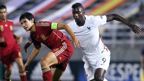 Frankfurt leiht nach Medienberichten Jesus Vallejo (l.) von Real Madrid aus