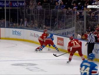 Mit seinem Assist zum entscheidenden 2:1 leitete Nationalspieler Moritz Seider den Auswärtserfolg der Detroit Red Wings bei den New York Rangers im Madison Square Garden ein.