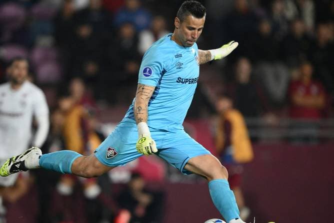 Mit 45! Rekord-Torhüter hängt noch zwei Jahre dran