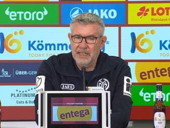 Nach dem 2:1 Sieg gegen Eintracht Frankfurt setzt der Urs Fischer-Lauf von 1. FSV Mainz 05 eindrucksvoll fort. Mit 3 Siegen in nur 7 Tagen spricht der Mainz-Trainer von einer „perfekten Woche“ und lobt die große Leistung seines Teams.